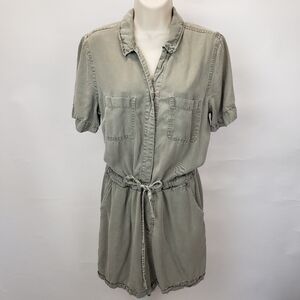 C&C California Women's Jumpsuit Shorts Size Medium Green Minimalist Beachy Airy
